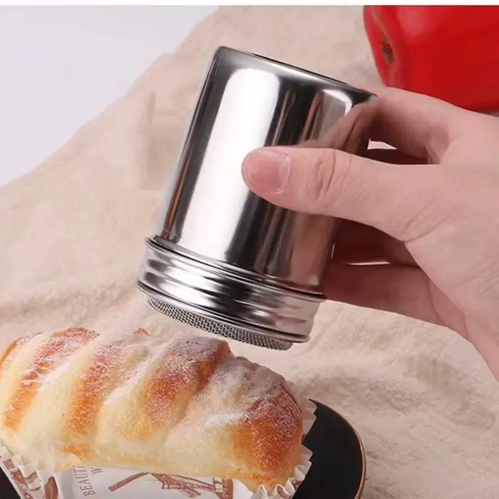 Une boîte de sucre de glaçage en poudre d'acier inoxydable, maille fine, avec couvercle, pour Soda, poudre de cacao, amidon de maïs, café, farine