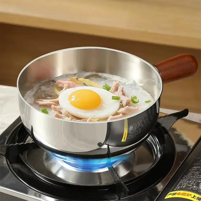 ● Casserole à lait en acier inoxydable avec poignée en bois, casserole compacte, adaptée pour faire frire des œufs et réchauffer le lait
