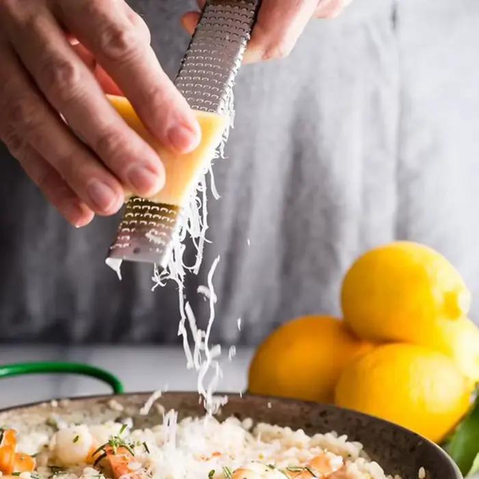 Râpe à fromage et zeste de citron-Parmesan