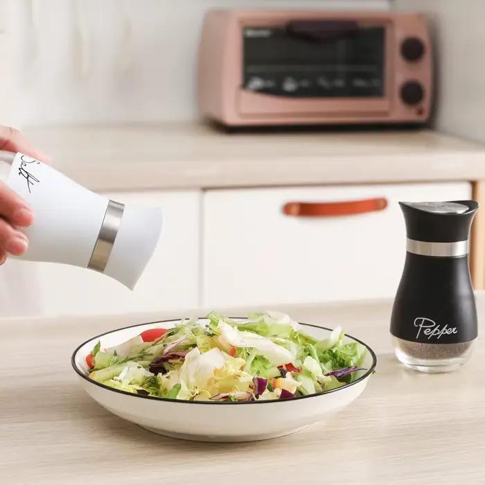 Paquet de 2 saliers et poivrons, pots à épices d'accessoires de cuisine, distributeur d'épices de ferme de 4 onces, scellé pour éviter l'humidité