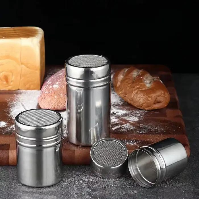 Une boîte de sucre de glaçage en poudre d'acier inoxydable, maille fine, avec couvercle, pour Soda, poudre de cacao, amidon de maïs, café, farine