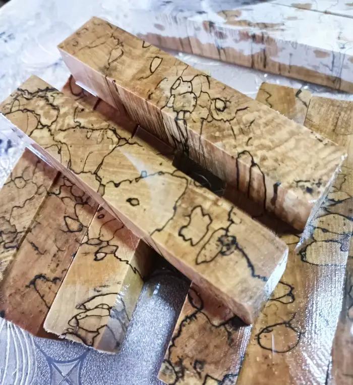 Couteau en bois d'érable à motifs 12.5x2x2cm
