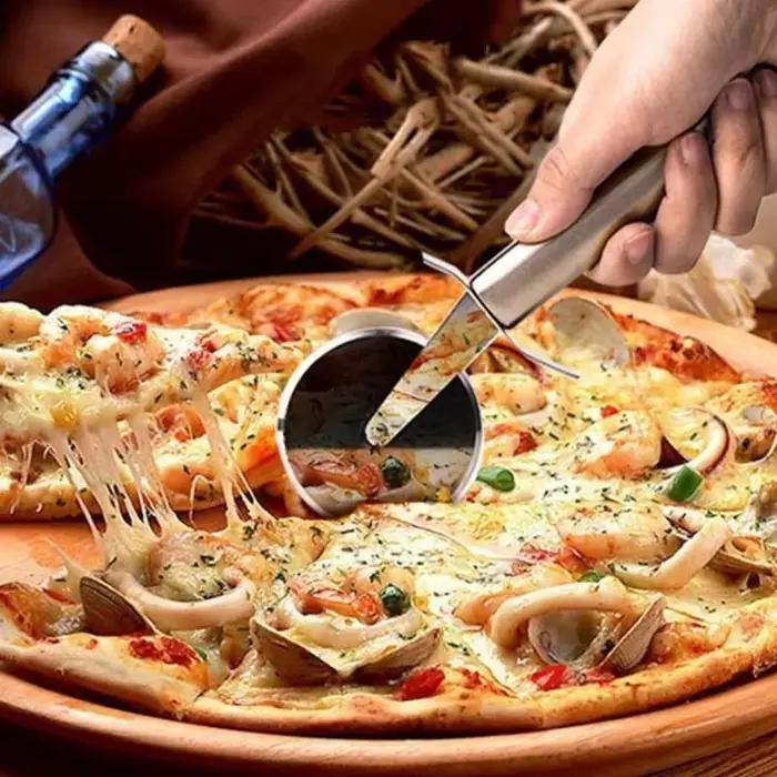 Une variété de couteaux à Pizza à rouleaux en acier inoxydable
