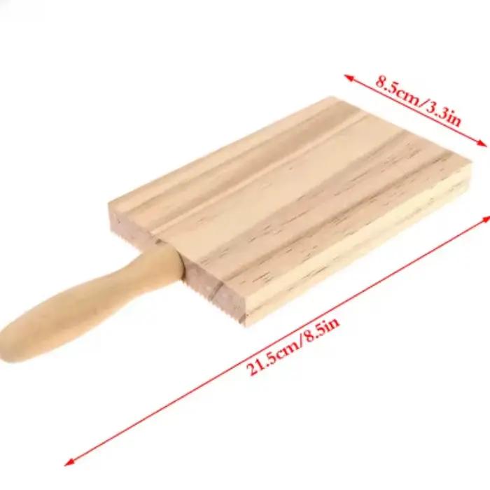 Planche à nouilles en bois faite à la main