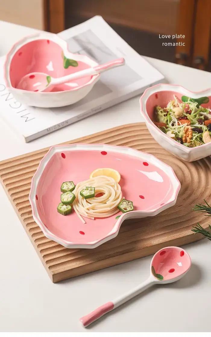 Cuillère à motif fraise