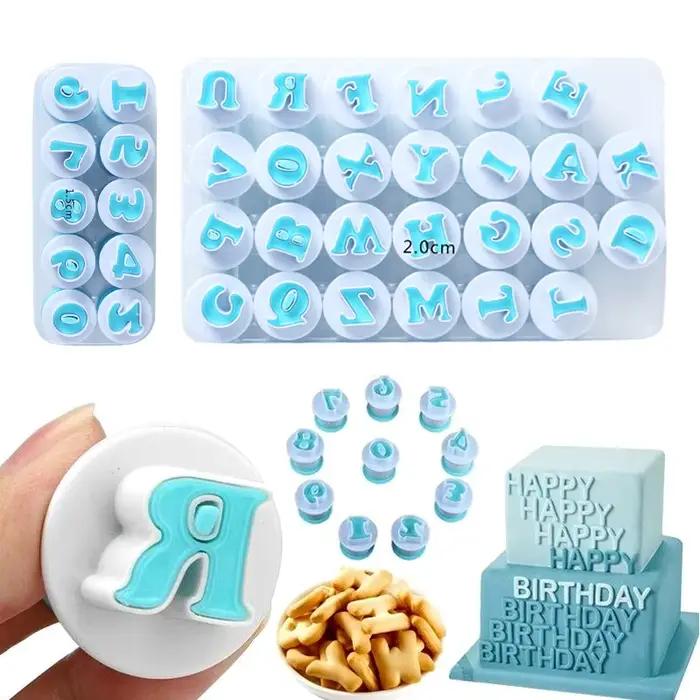 Moule à pâtisserie avec lettres