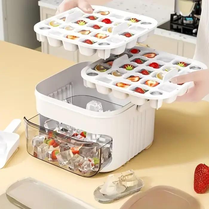 Pressez le moule à glaçons pour créer une boîte à glaçons faite maison en forme de glaçon pour les réfrigérateurs domestiques. Démoulage facile