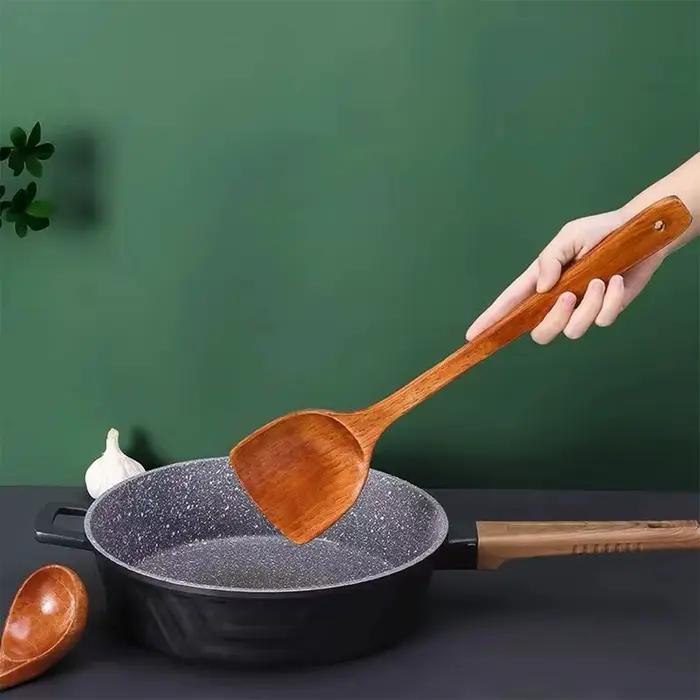 Spatule en bois pour la maison