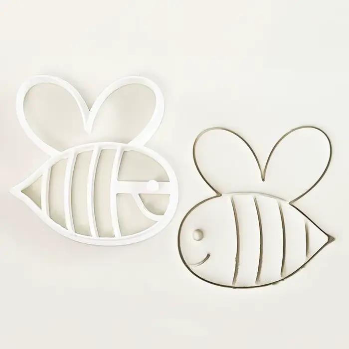 Lot de 4 emporte-pièces abeilles