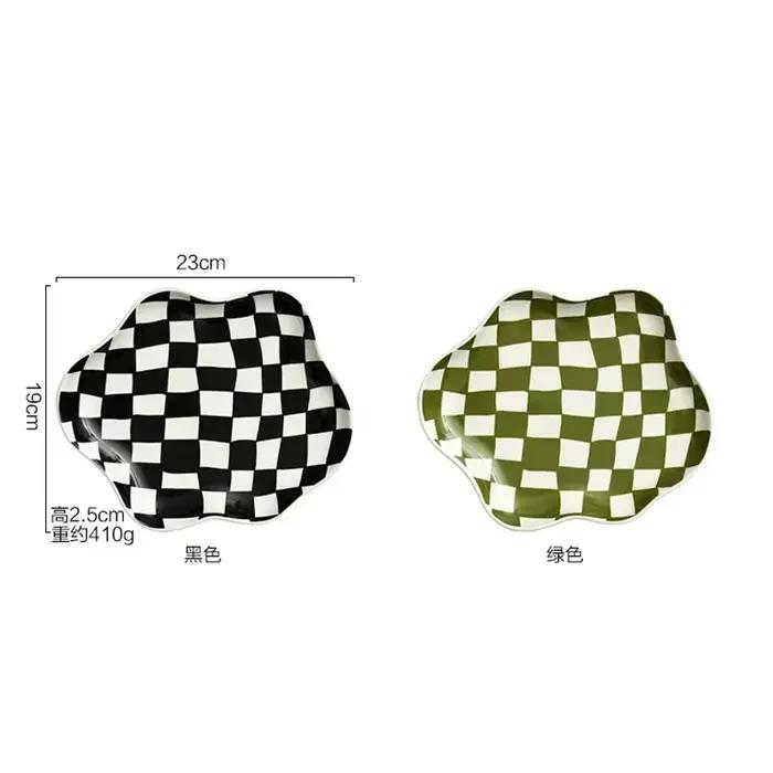 Assiette en céramique à motif damier INS