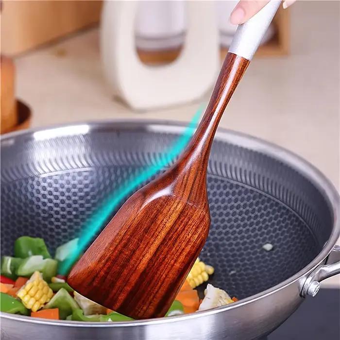Ensemble d'outils de cuisine en bois massif