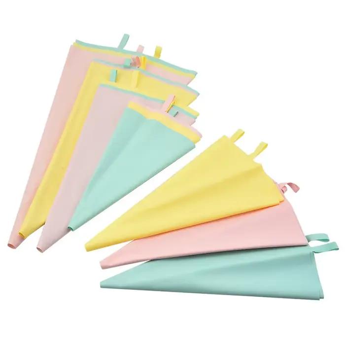 Sac à pâtisserie avec douilles