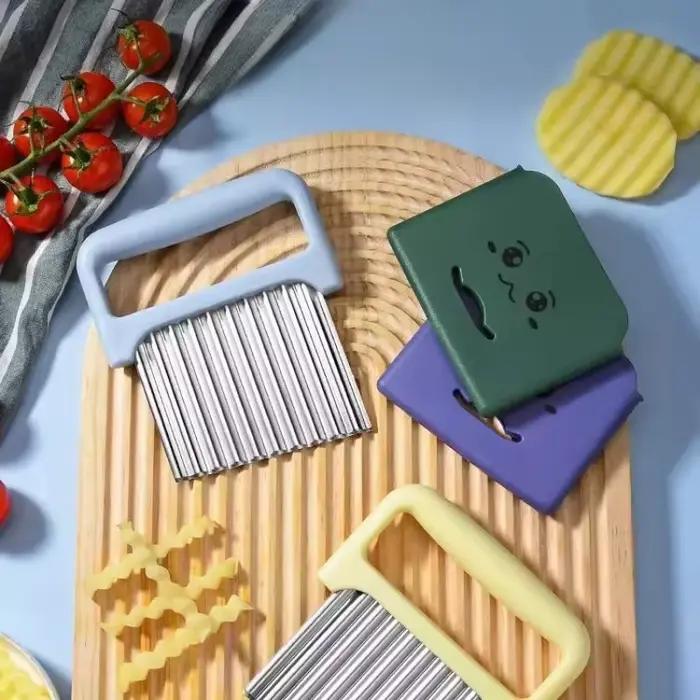 Trancheuse de pommes de terre en forme d'onde en acier inoxydable pour cuisine artisanale et présentations créatives de fruits et légumes diverses occasions
