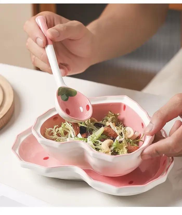 Cuillère à motif fraise