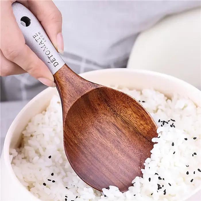 Ensemble d'outils de cuisine en bois massif