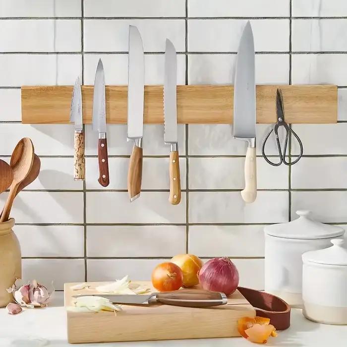 Porte-couteau magnétique créatif en bois d'acacia pour couteaux de cuisine-barre de couteaux mural avec aimants puissants