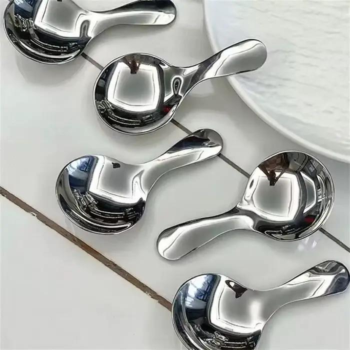 Une paire de couverts cuillère fourchette en acier inoxydable, ensemble pliable Portable Dessert Bento voyage camping en plein air inoffensif cuillère ronde à manche court