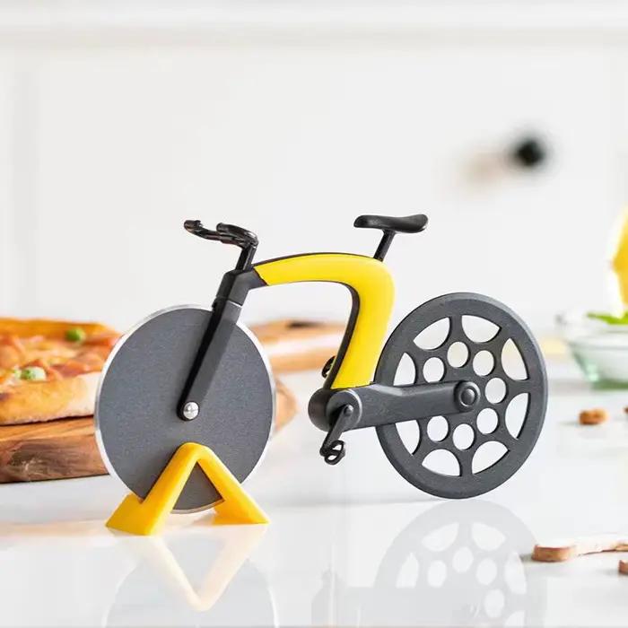 Coupe-pizza créatif en forme de vélo