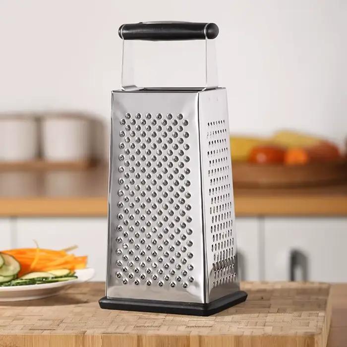 Râpe à fromage multifonctionnelle 4 faces en acier inoxydable, râpe à légumes sur pied, poignée confortable, base antidérapante