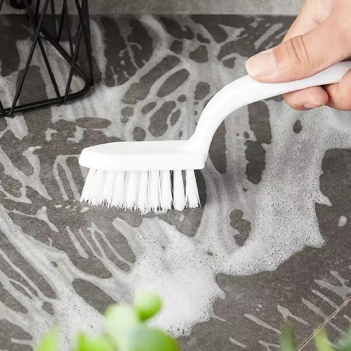 Brosse de nettoyage pour joints de carrelage de salle de bain