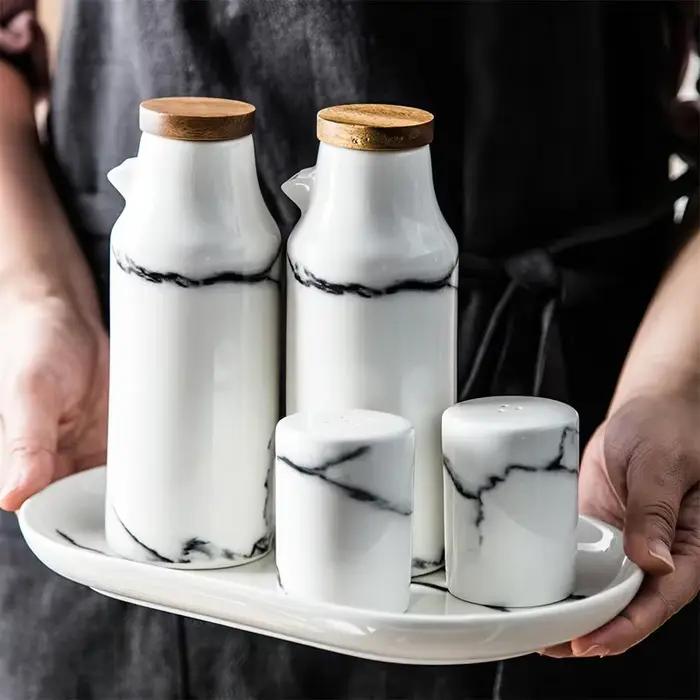 Pot à épices en céramique