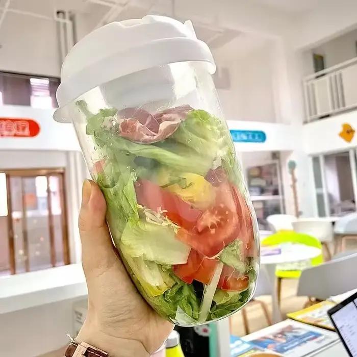 Bol à salade de yaourt aux noix et céréales