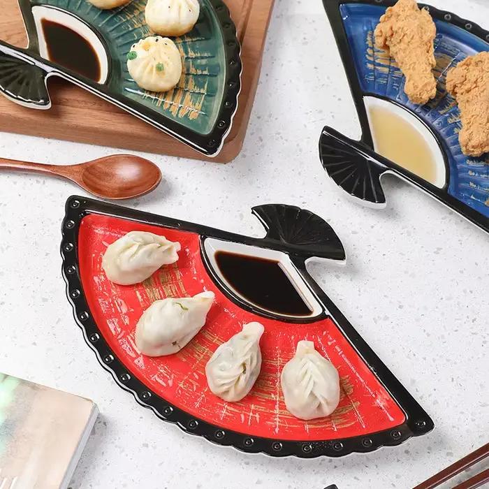 Assiette à boulettes avec plat à vinaigre, assiette de séparation créative en céramique, plateau à sushi japonais peint à la main en forme d'éventail