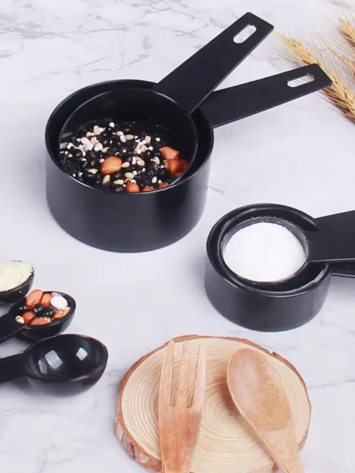 Ensemble d'outils de cuisine ménagers