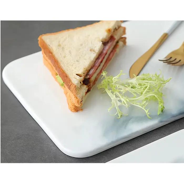 Planche à découper en marbre pour craquelins au fromage et sushi