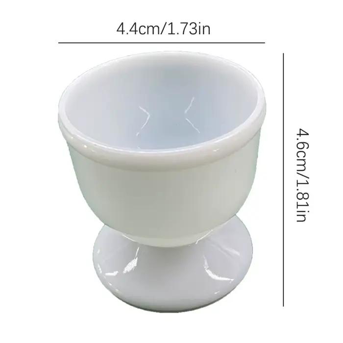 Tasses à œufs pochés, supports à œufs