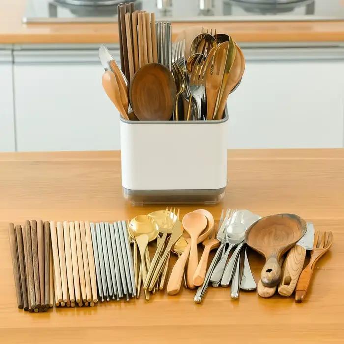 Boîte de rangement pour baguettes et vaisselle domestique. Fond avec bac de vidange. Cage de rangement multifonctionnelle. Stockage de fournitures de cuisine