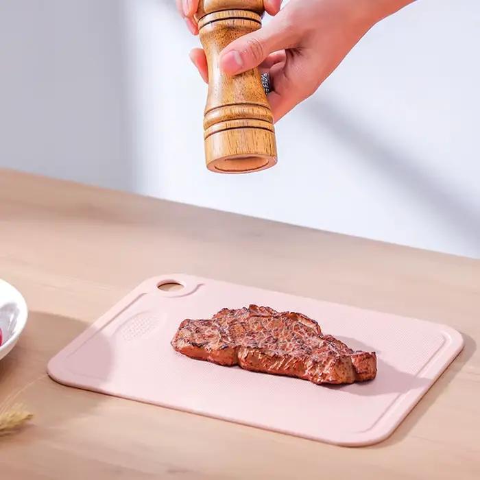 Planche à découper de cuisine multifonctionnelle, deux côtés carrés en plastique pour le ménage pique-nique