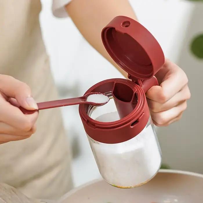 Récipient à sel scellé 2 en 1, conception de verrouillage résistante à l'humidité, bouteille d'épices en verre, cuillère, contrôle quantitatif séparé