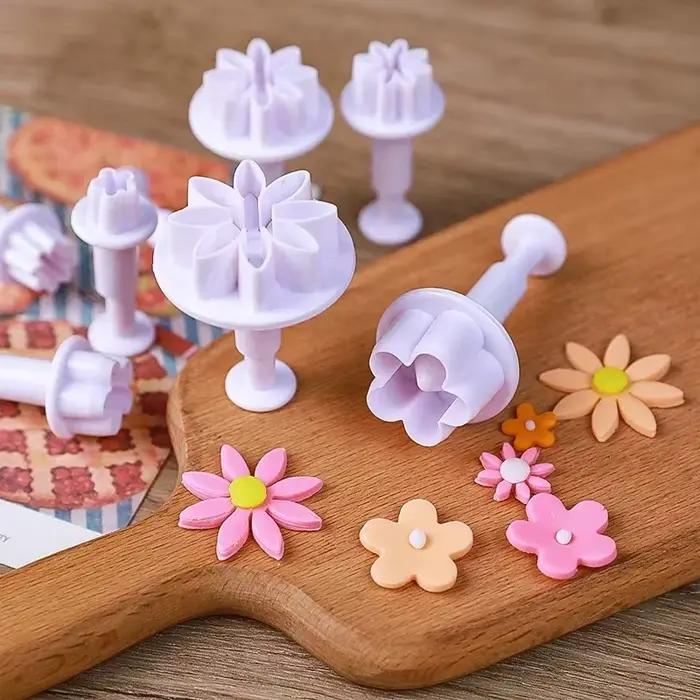 Emporte-pièce en forme de fleur de prunier pour décoration de gâteau, moule à strass, outils de cuisine, 4 à 8 pièces