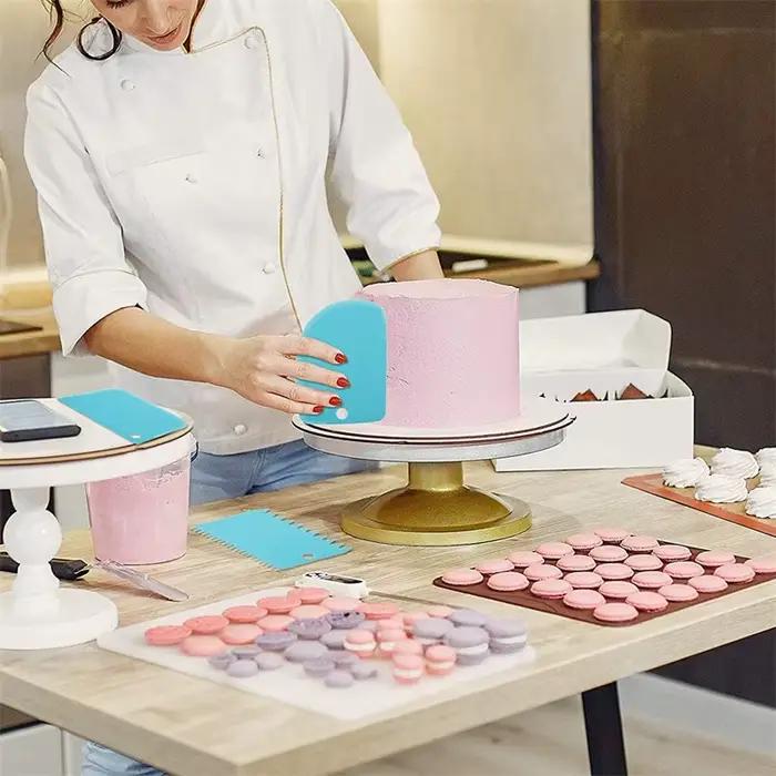 Poches à douille en silicone réutilisables avec embouts en silicone et buse en acier inoxydable pour la décoration de gâteau à offrir pour pâtissiers amateurs et professionnels