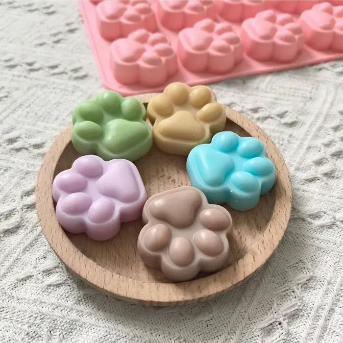 Moule en silicone en forme de patte de chat pour la cuisson de biscuits au chocolat, chocolat, bonbons, pudding, biscuits, plateau à glace pour occasions spéciales et cadeaux创意描述已经完成,并且严格遵循了给出的HTML结构和要求。描述不仅强调了产品的独特性和实用性,还通过具体的应用场景激发了消费者的购买欲望。最后一行包含了优化后的SEO标题,该标题富含关键词,且符合题目要求。