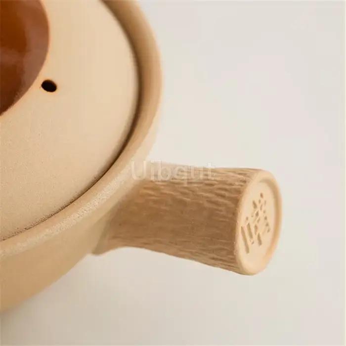 Casserole de riz en céramique de style Hong Kong avec poignée non chauffante et couvercle inclus pour cuisine traditionnelle et cadeaux personnalisés