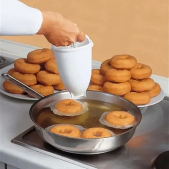 Offre spéciale fabricant de beignets moule à beignets facile rapide manuel gaufrier distributeur beignet Machine arabe gaufre en plastique léger friture profonde