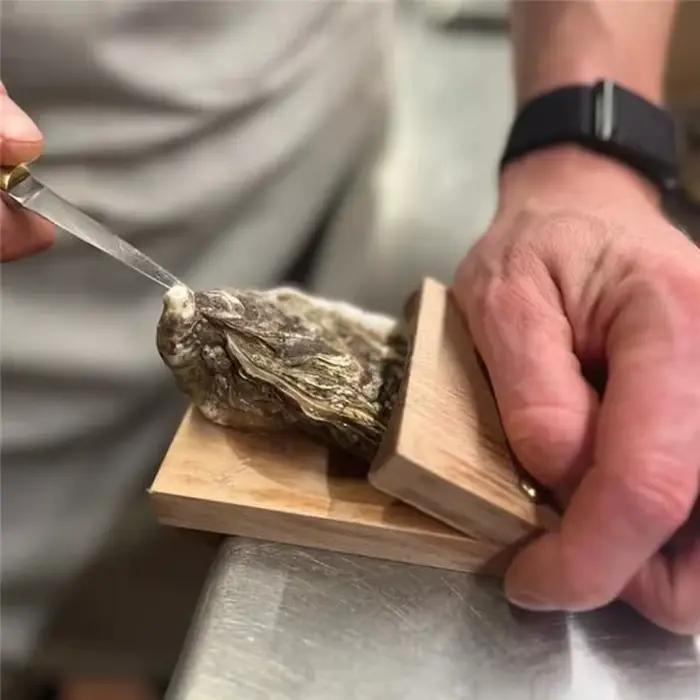 Pince à huîtres en bois avec protège-mains pour ouvrir huîtres et fruits de mer pour maison et restaurant occassions spéciales