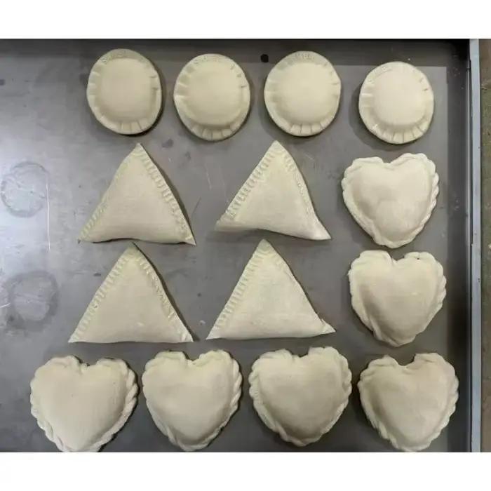 Machine automatique pour la fabrication de tortellini, empanadas, raviolis, samosas, dumplings et pelmeni, personnalisable