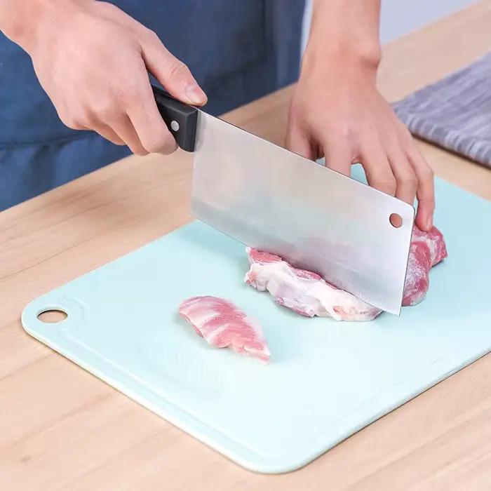 Planche à découper de cuisine multifonctionnelle, deux côtés carrés en plastique pour le ménage pique-nique