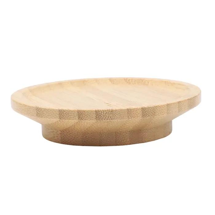 Planche à charcuterie en bois avec fonction de support pour verres à vin