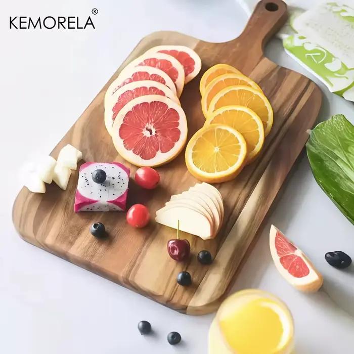 Planche à découper en bois d'acacia avec poignée pour la viande