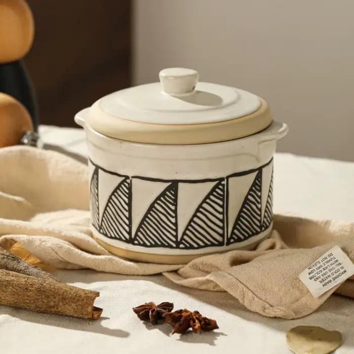 Marmite à ragoût en céramique sur l'eau, ménage avec plateau, cuillère, pot de nourriture rétro simple, vaisselle en céramique pour soupe