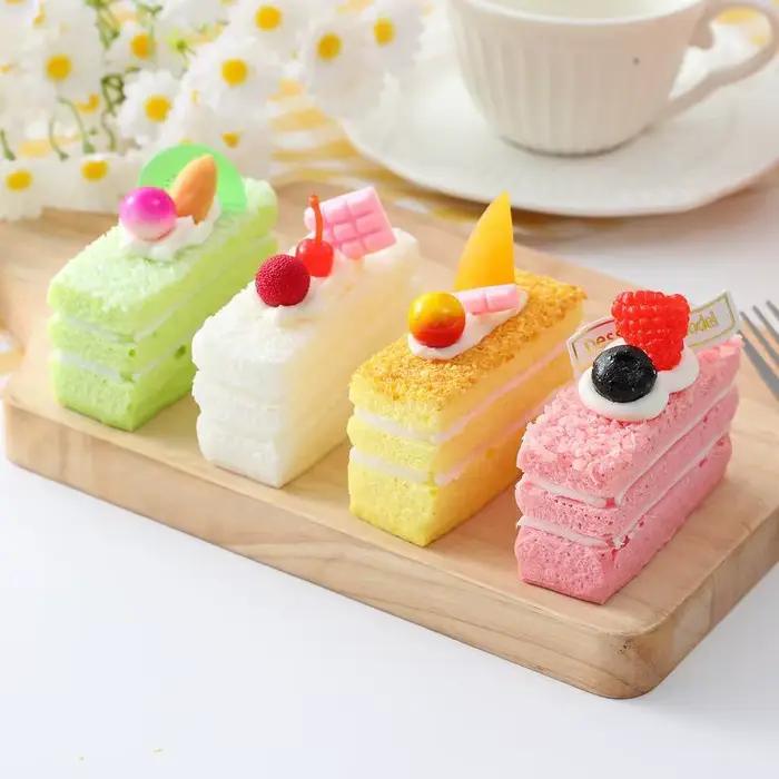 Faux tranches de gâteau superposées, garnitures de fruits réalistes, texture vive pour accessoires photo, décoration de la maison, présentation de pâtisserie