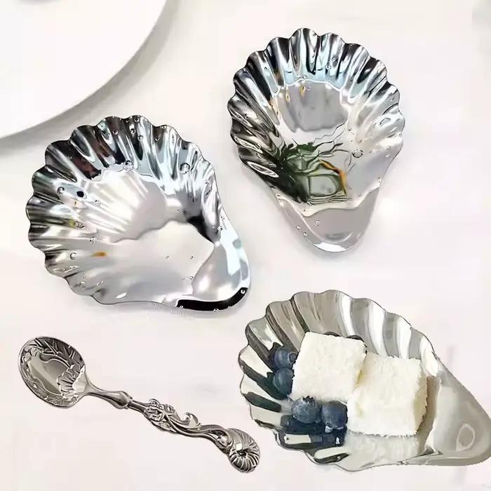Assiette en acier inoxydable en forme de coquille