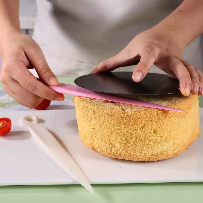 Racloir rotatif à angle droit pour gâteaux