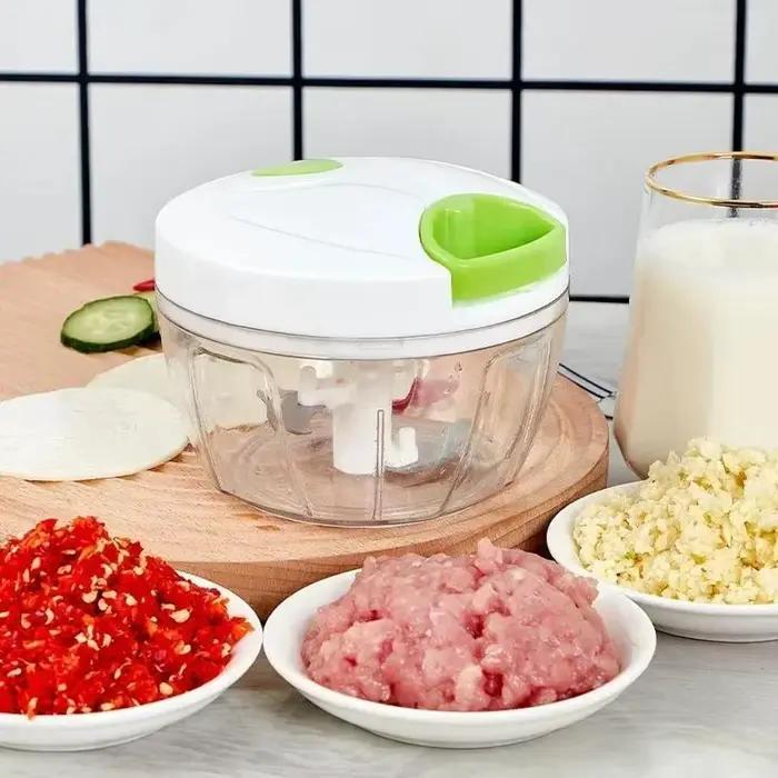 Hachoir à viande manuel en plastique gris clair pour cuisine artisanale et préparation de viandes et fruits occasions spéciales