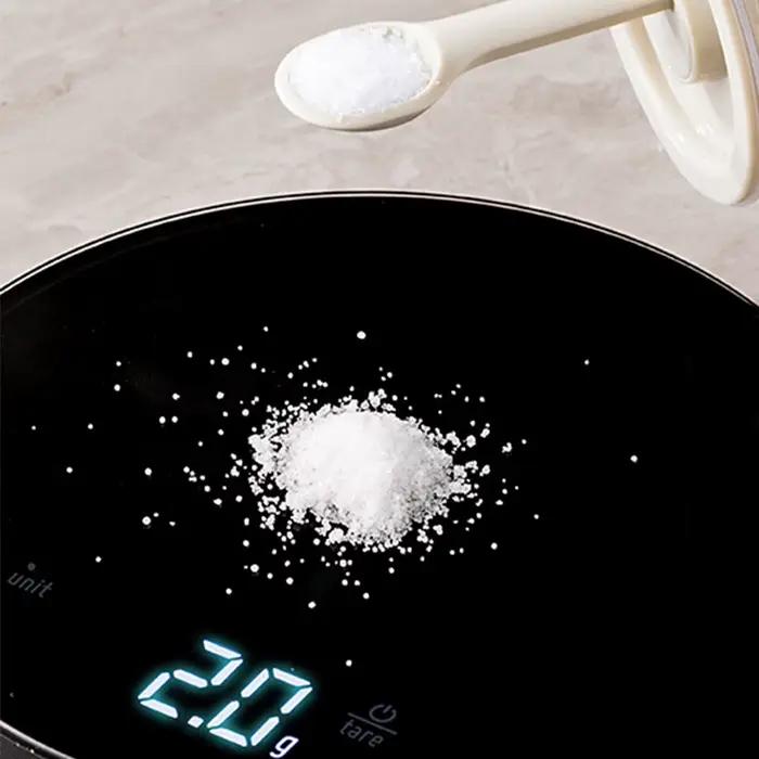 Pot à épices en verre avec cuillère