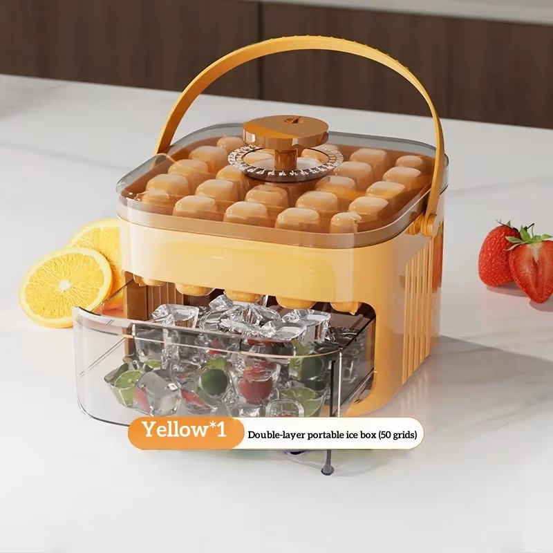 Pressez le moule à glaçons pour créer une boîte à glaçons faite maison en forme de glaçon pour les r